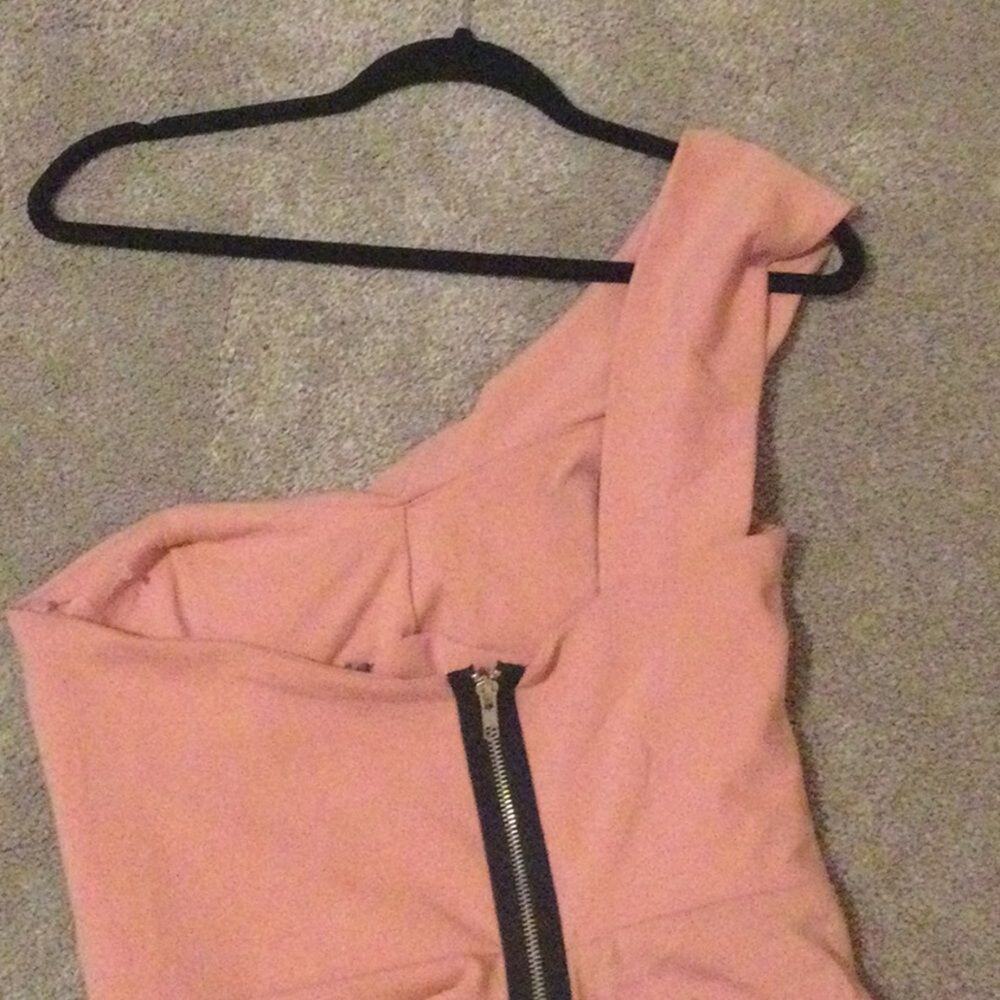 ONE SHOULDER RUFFLE BACK - Picture 5 of 11